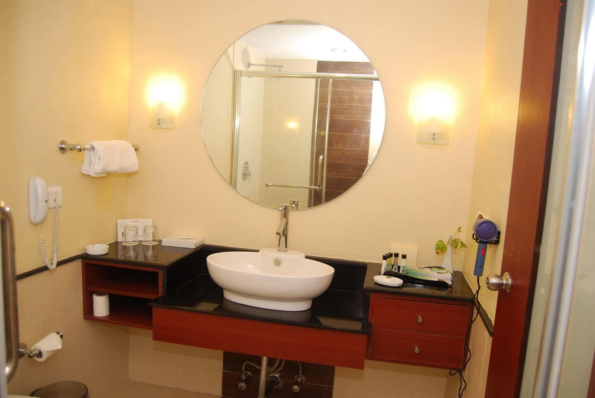 Hotel Gokulam Park Sabari-siruseri Sipcot Chennai